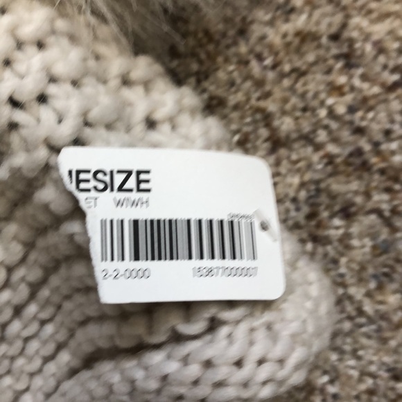 NWT Athleta hat and mittens - Picture 5 of 6